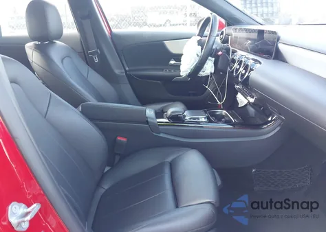 2019 Mercedes-Benz A 220 4Matic z USA, uszkodzony, nr VIN WDD3G4FB2KW025190